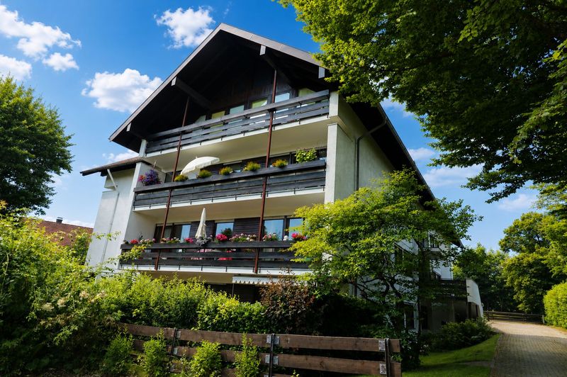 Großzügige 2-Zimmer-Wohnung mit sonnigem Balkon in ruhiger Wohnlage